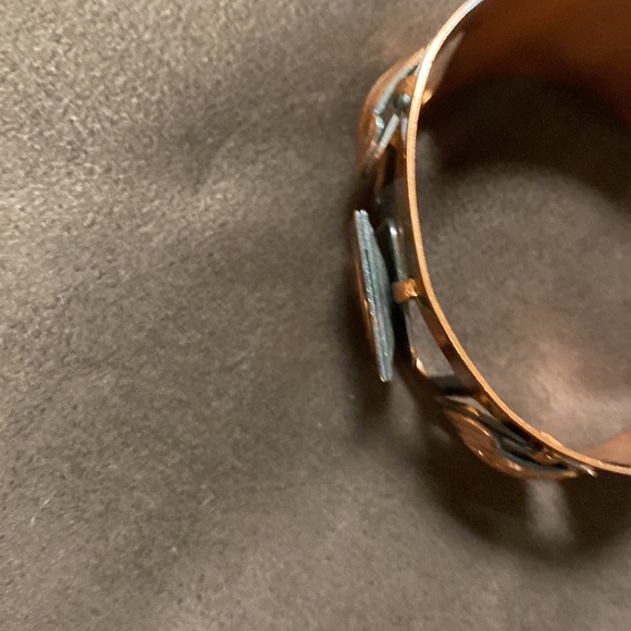 Vintage copper fish cuff bracelet - Picture 9 of 10